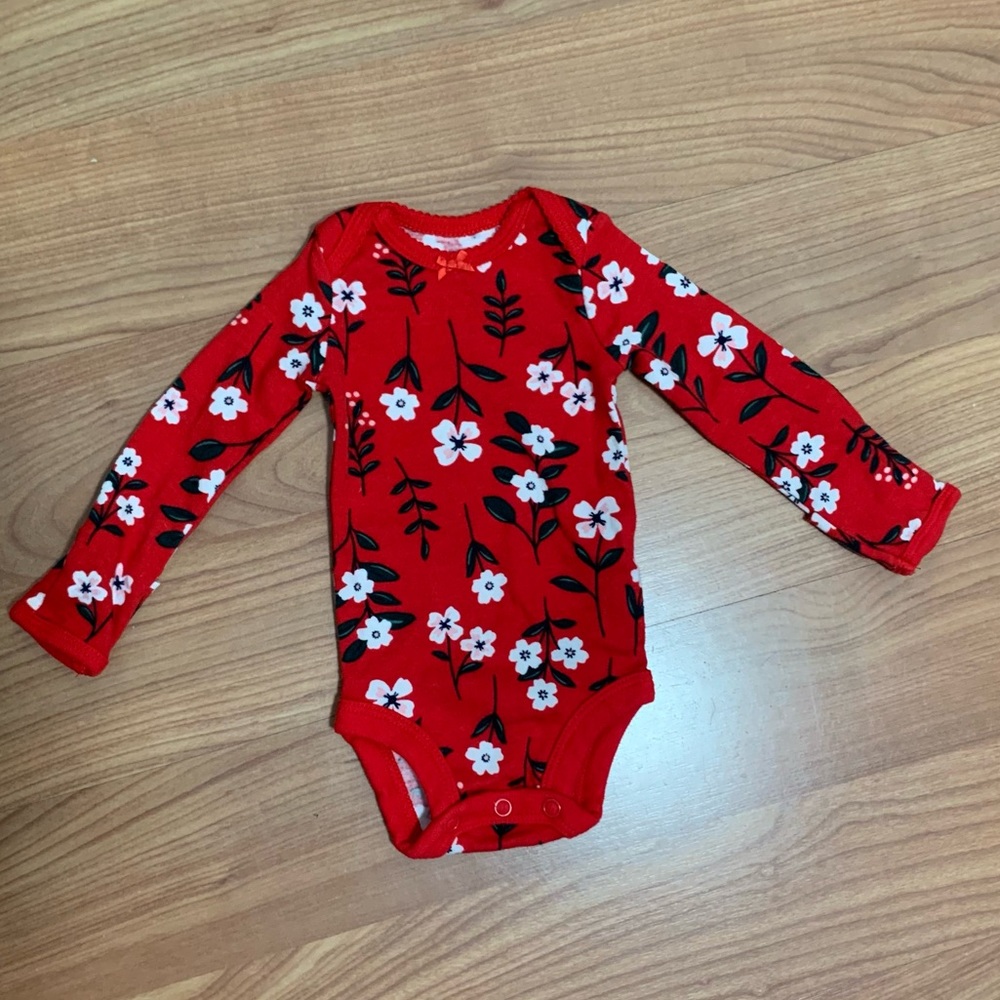 "Carter's"
Red Long Sleeved Onesie
Size NB
New w/o Tags